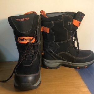 Ladies Size 7 WindRiver Snowmobile Boots